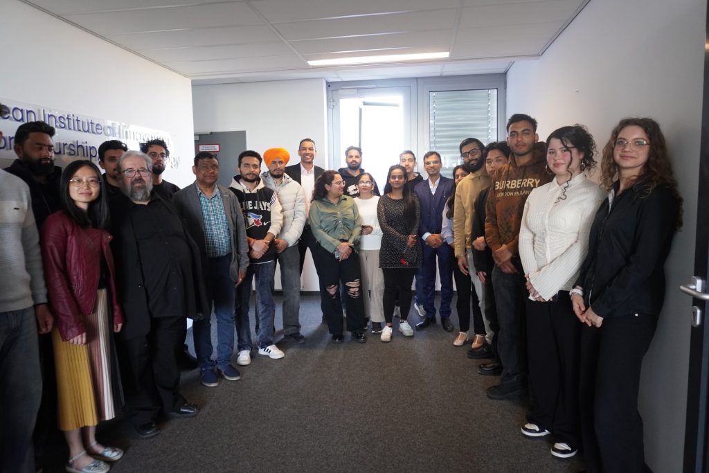 Group photo with Prof. Dr. Wolfgang Georg Arlt and participants at the EIIET guest lecture in Berlin