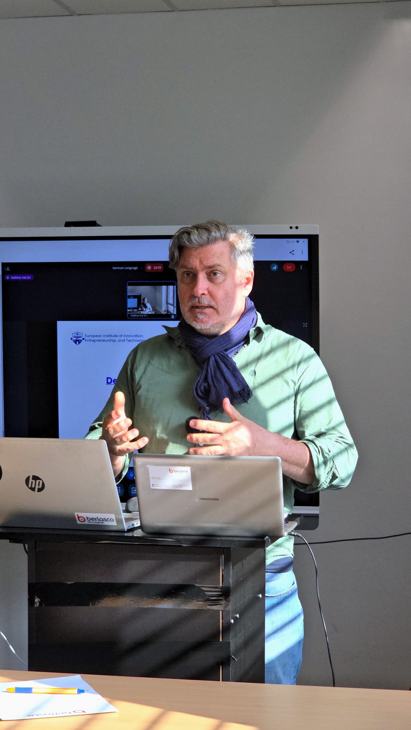 Class session with Lecturer Stefan Endres